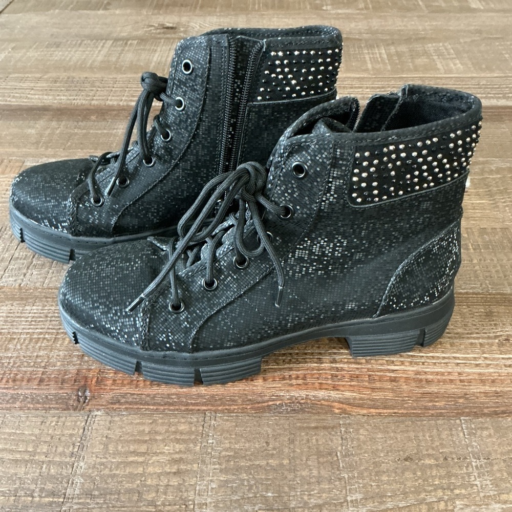 Madden NYC Girls Sparkle Chunky Combat Boot-Size 3 Girls, 5 women.